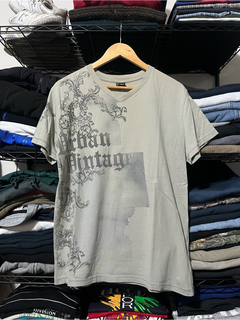 Y2k Urban Vintage Light Gray Graphic V-Neck Tee